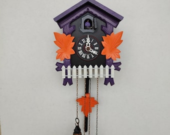 Reloj de cuco con temática de Halloween: revisado y pintado