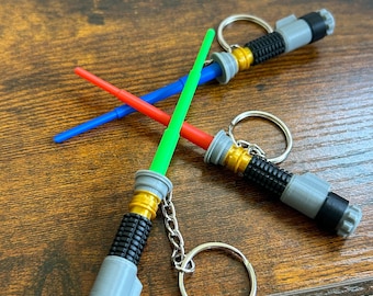 Mini Lightsaber Keychain with Retractable Blade – Red, Green, or Blue | Geeky Gift | Star Wars Inspired