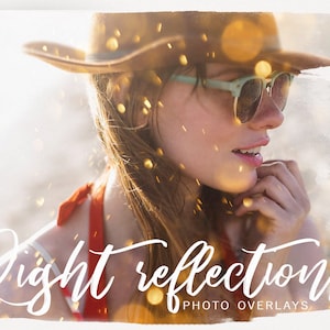 Könnte beinhalten: Eine Frau mit einem braunen Hut und einer Sonnenbrille trägt ein rotes Shirt. Das Bild ist mit Lichtreflexionen und einem Aquarelleffekt unscharf. Der Text "light reflections photo overlays" befindet sich am unteren Rand des Bildes.