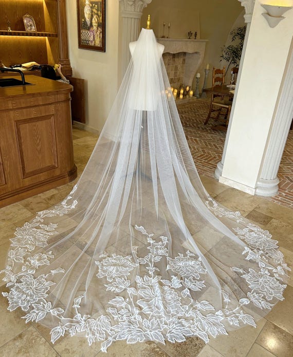Large Flower Lace Wedding Veil Flowery Tulle Lace Bridal  display picture 2
