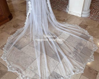 Blütenblatt Rand Floral Spitze Mantilla Schleier Kathedrale Länge Outdoor Brautschleier mit Kamm