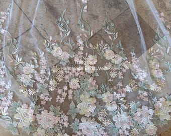 Voile de mariée en dentelle florale sauge + rose Voile de mariée en dentelle de tulle fleurie Voile à 1 étage, voile chapelle Voile cathédrale Voile de feuille avec peigne Voile ivoire