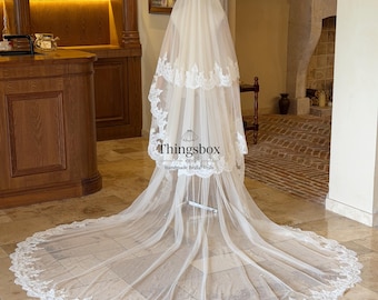 Véu de noiva catedral com acabamento em renda de cílios, véu mantilha com pente, véu em camadas com acabamento em renda, véu de tule champanhe com borda de renda branca
