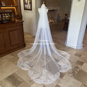 Leaf  Lace Embroidery Wedding Veil Long, Floral Lace Veil, Bridal Veil, Handmade Customized Veil, Comb Veil Ivory, Mermaid Veil