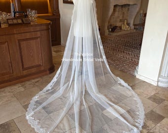 Full Lace Edge Bridal Veil, Soft Lace Wedding Veil, Lace Veil, Chantilly Lace Veil, Church Wedding Veil, Scalloped Edge Veil, with Comb