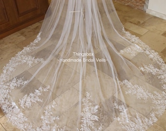 Handmade Plant Lace Veil for Brides, Floral Wedding Veil, Romantic Leaf Veil, Boho Chic Flower Veil, Ivory Veil, Chapel Veil Cathedral,Comb