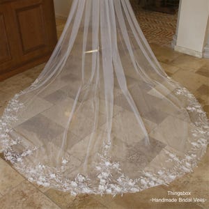 Handmade Botanical Embroidered Lace Veil for Brides, Luxury Beaded Floral Veil, Romantic Custom Lace Veil, Boho Chic Flower Veil, Ivory Veil