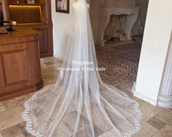 Perlen Blütenblatt Rand Floral Spitze Mantilla Schleier Kathedrale Länge Outdoor Brautschleier mit Kamm