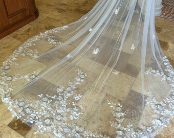 Véu de noiva de renda bordada off-white + prata 2T com pente, véu de casamento de flor de renda de folha catedral, véu de marfim com cristais