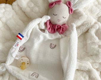 Doudou lapin lange brodé, doudou bébé personnalisé , cadeau naissance