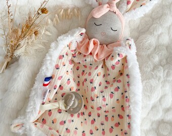 Doudou lapin lange brodé, doudou bébé personnalisé , cadeau naissance