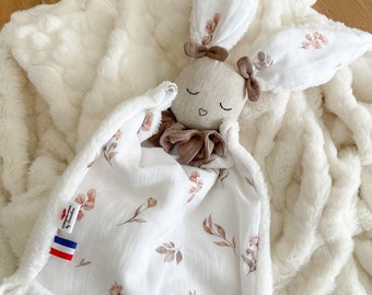 Doudou lapin lange brodé, doudou bébé personnalisé , cadeau naissance