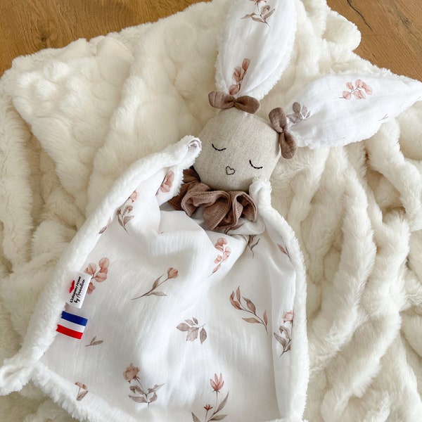 Doudou lapin lange brodé, doudou bébé personnalisé , cadeau naissance