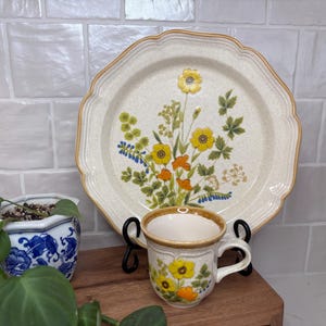 Mikasa Garden Club “Fresh Floral” EC 404 Made in Japan replacement plates and mugs