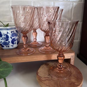 Vintage Rosaline Pink Swirl Large Goblet Glass Arcoroc Luminarc D&#39;Arques France, Pink swirl glass