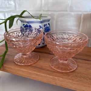 Jeanette Holiday Pink Buttons and Bows Sherbet Glasses – Set of 2