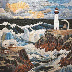 Könnte beinhalten: Detaillierte Stickerei einer Küstenlandschaft mit einem weißen Leuchtturm mit roter Spitze auf einer felsigen Klippe. Das Kunstwerk zeigt tosende Wellen in Blau und Weiß, eine untergehende Sonne und ein kleines Gebäude.