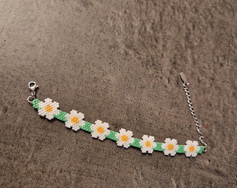 Flower bracelet in miyuki beads