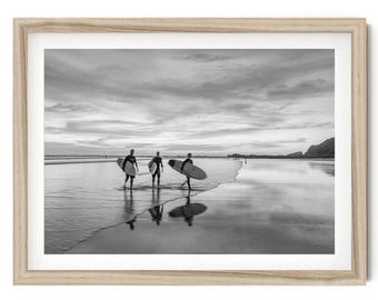 Schwarzweiße Surfer Fotografie: Costa Rica Strandfotografie
