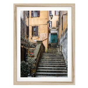 Impresión de Bellas Artes de Roma, Italia: Escalera en el casco antiguo, obra de arte enmarcada o sin marco, fotografía italiana para decoración del hogar, arte vertical de gran tamaño