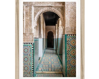 Marokański łuk ścienny: wydruk fotograficzny szkoły islamskiej w Fezie