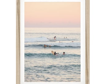 Surfer-Sonnenuntergangs-Kunstdruck: Wanddeko im Küsten-Chic-Stil, Vintage-Surf- und Meeresfotografie