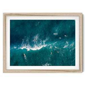 Luftbild Ocean Print, Surf Wandkunst, Hawaii Surfer Kunstdruck, Beach Home Decor, Minimalistisches gerahmtes Poster, Fine Art Photography, Geschenk für Ihn