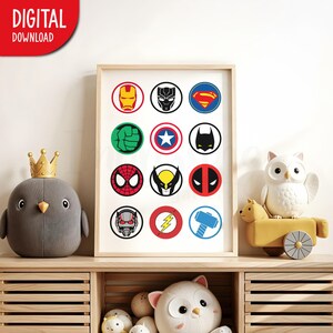 Puede incluir: Un dise&ntilde;o de arte de pared imprimible con 16 iconos de superh&eacute;roes en un patr&oacute;n de cuadr&iacute;cula. Los iconos incluyen Iron Man, Black Panther, Superman, Hulk, Captain America, Batman, Spiderman, Wolverine, Deadpool, Ant-Man, Flash, Thor, y m&aacute;s.