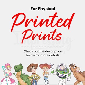 Peut inclure: Image avec le texte "For Physical Printed Prints" en script rouge. En dessous, des illustrations de personnages de la franchise Toy Story, dont Bo Peep, Rex, Woody, Jessie, Buzz Lightyear et Bullseye.