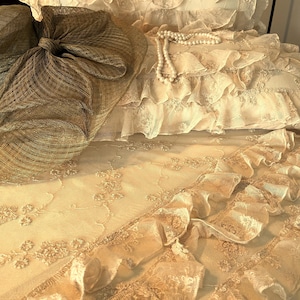 VINTAGE 50's Italian Beige Tambour Mesh Lace Bedspread & Pillowcases Cream Satin Lined
