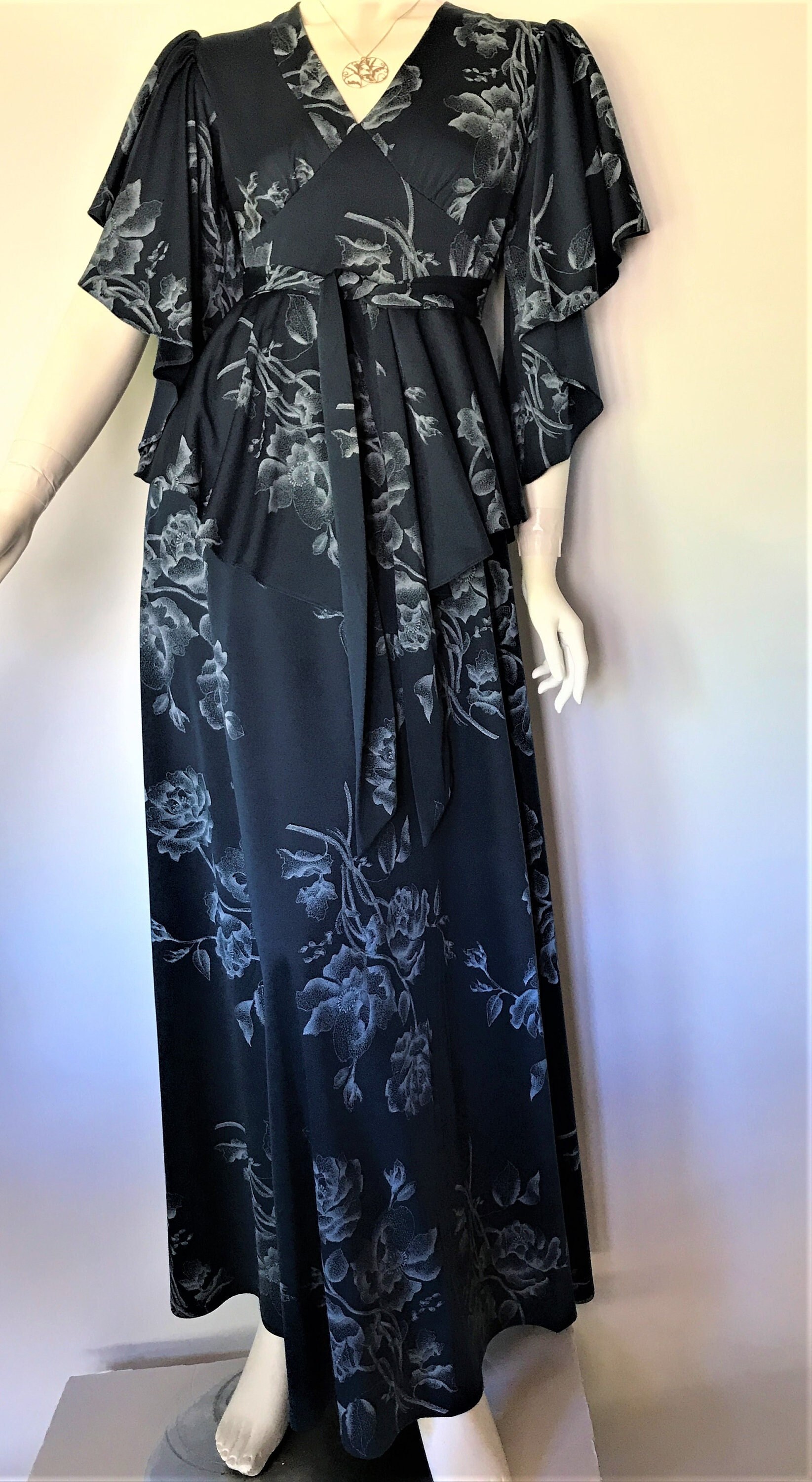 green emerald velvet dress Petite Empire Waist Lace & Mesh Dress 82122469 Navy / 12 main image 0