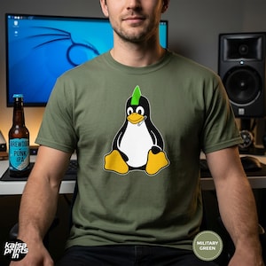 Peut inclure: Ensemble de trois tasses en céramique avec une finition mate et mouchetée. Les tasses sont dans des tons crème, gris clair et gris foncé. Chaque tasse a un design simple et minimaliste, parfait pour le café ou le thé.