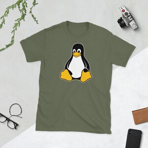 Camiseta Linux Tux / Camiseta Tux Penguin / Camiseta unisex / Camiseta de programación de código abierto / Regalo para programadores y codificadores Military Green