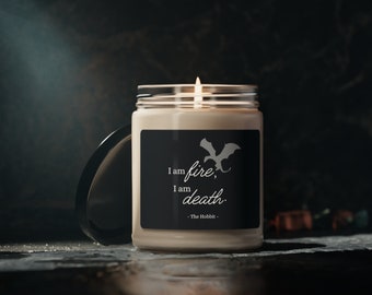The Hobbit Smaug Quote 'Ik ben vuur, ik ben de dood'' | Geurende sojakaars, 9oz