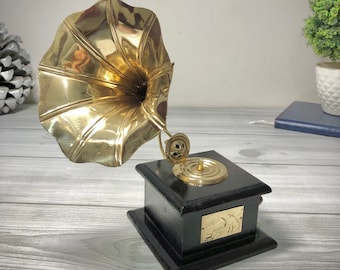 Réplica de gramófono de latón hecho a mano: Decoración de mesa vintage (23 cm)