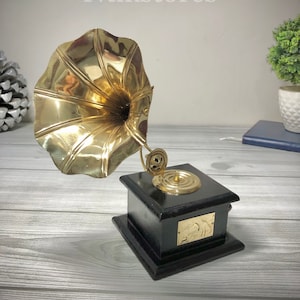 Gramophone  9&quot; Desk Top  Player Handmade Vintage Gramophone Brass SHOWPIECE Collectible Music Decorative HMV Vintage Dummy Decor