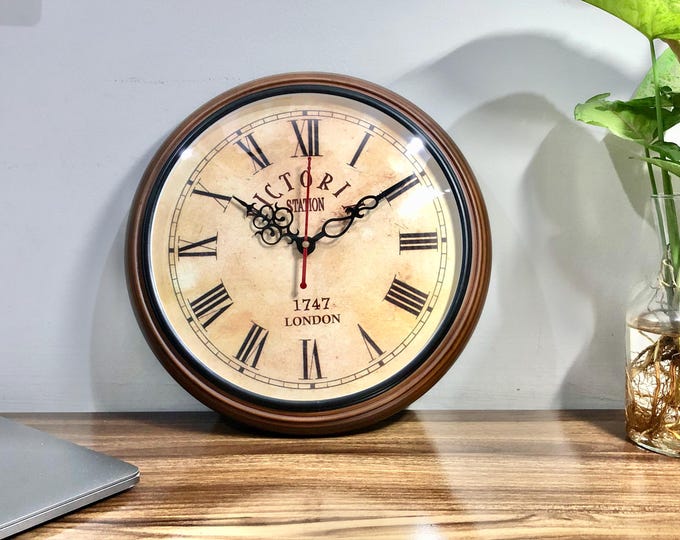 Handcrafted Wooden Wall Clock: Antique Deep Glass Design