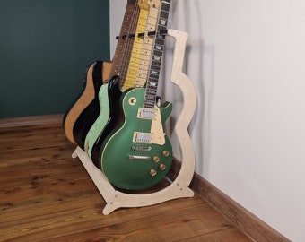 Exposez vos guitares avec style grâce à notre support en bois pour 2 à 7 guitares