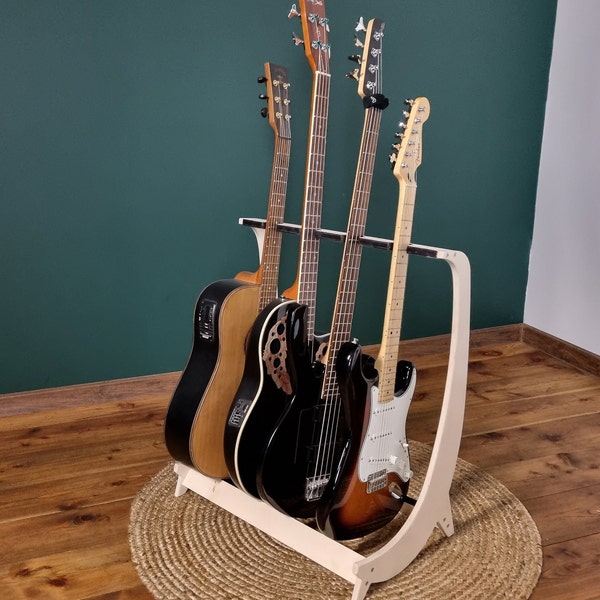 Affichez votre collection de guitares avec style grâce à notre support en bois robuste pour 2 à 7 guitares