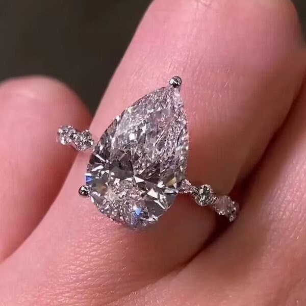 4 Ct Verlobungsring, Birnen Moissanit Ring, Birnenförmiger Moissanite Versteckter Halo Ehering, Solitaire Ringe, Verlobungs Ring For Her 082