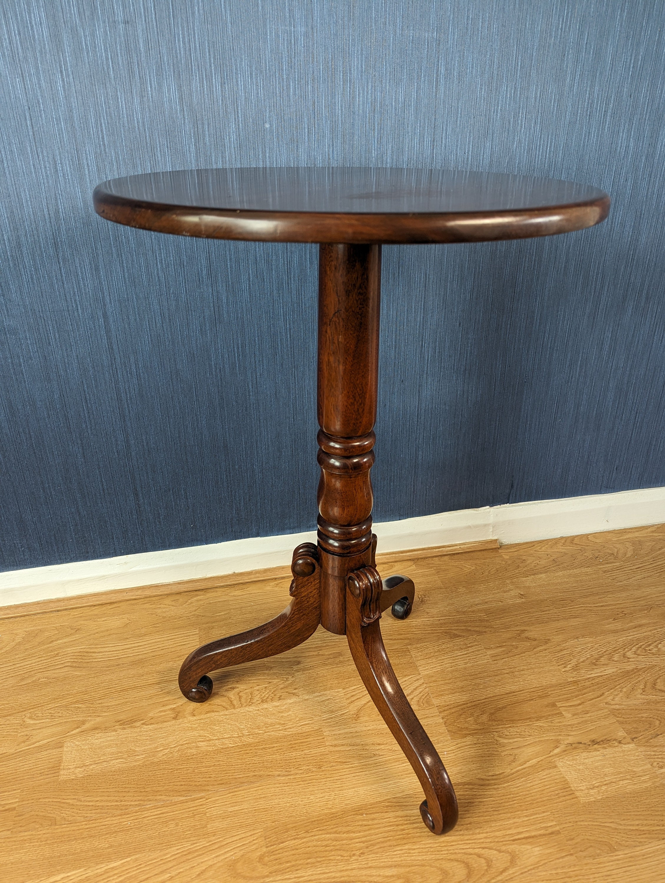 Georgian Pedestal Three Legged Side Table Wine Table