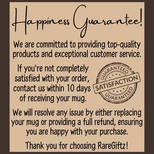 Puede incluir: Gr&aacute;fico de color beige con las palabras "Happiness Guarantee!" en una fuente manuscrita. El texto promete productos de alta calidad y servicio al cliente, con un sello de garant&iacute;a de satisfacci&oacute;n.