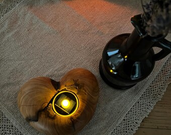 ハート型のアプリコットとソーラーティーライト