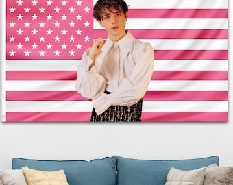 Tapiz de bandera rosa de Jack Wolfe, arte mural con bandera estadounidense rosa, pancarta para fans de actores, decoración de habitaciones de famosos, decoración estética para dormitorios