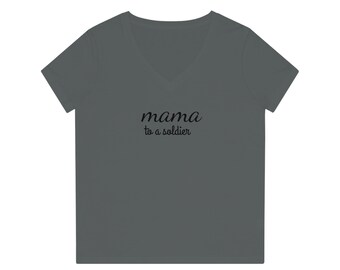Camiseta de cuello en V para mujer "Mamá de un soldado"