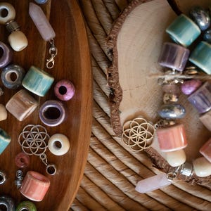 gentilezza / perline per dreadlock / perlina per dread / set di gioielli hippie per dreadlock / colori pastello carini rosa blu lilla / fili di metallo in ceramica di legno