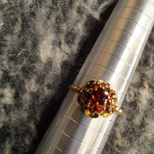 Vintage 9ct yellow gold garnet ring English rose flower design UK size u