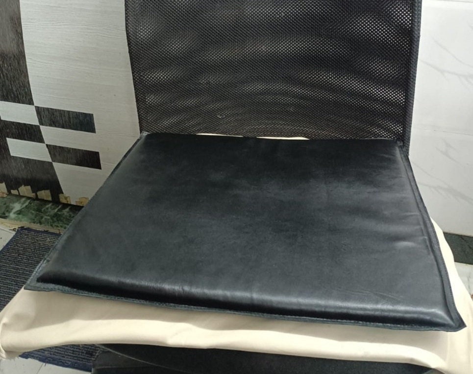 Lammfell-Kissen - Autositz-Kissen - Stuhlkissen - 40 cm - anthrazit, Lammfelle für Auto, Bett und Wohnzimmer in höchster Qualität