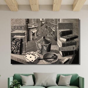 Puede incluir: Una impresión en blanco y negro de un bodegón con un tazón, un frasco tapado, una pila de libros, una pipa, una caja de cerillas y una carta de juego. La escena está ambientada en una habitación con vista a una calle.
