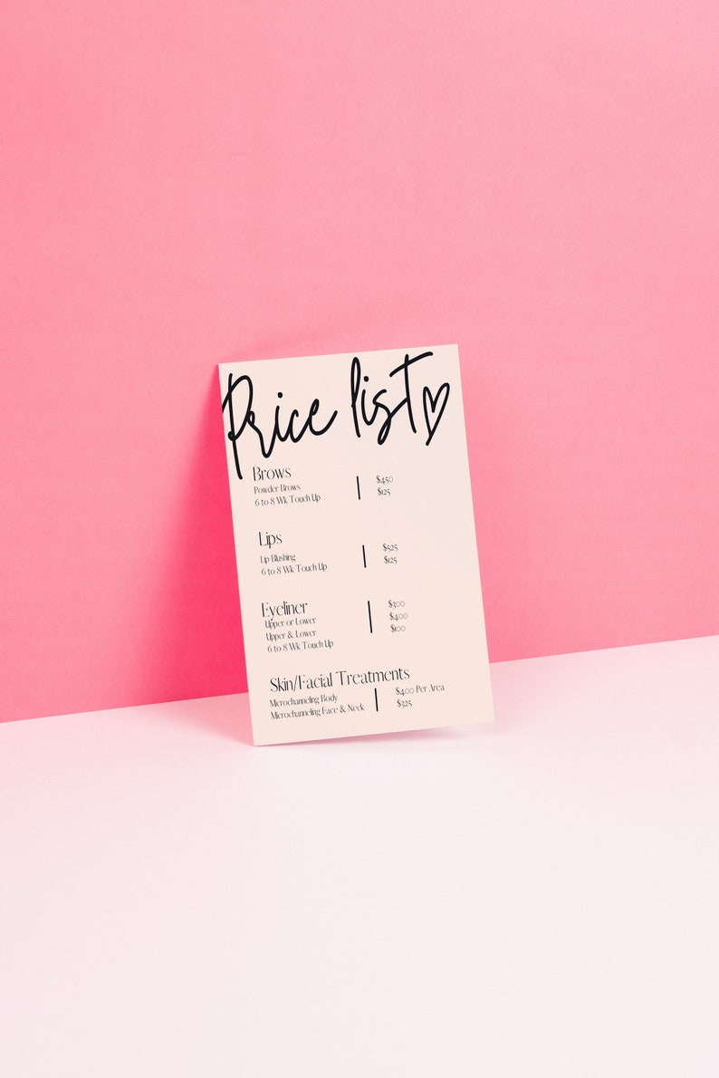 Puede incluir: Una lista de precios blanca con un s&iacute;mbolo de coraz&oacute;n negro. La lista incluye precios para varios servicios de belleza, que incluyen cejas, labios, delineador de ojos y tratamientos para la piel/la cara.